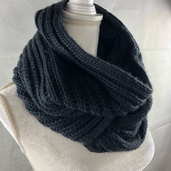 𝅺bp Cable Knit Wrap Charcoal Grey - Picture 4 of 5